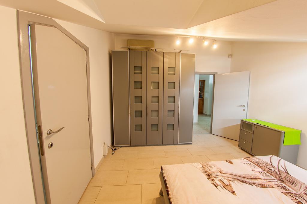 Mansard Apartment Antonovicha 4 キエフ エクステリア 写真